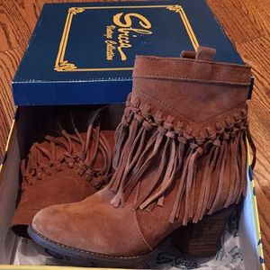 Fringed heeled booties